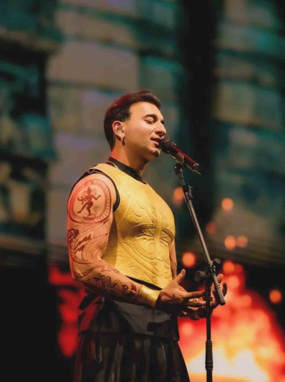 Santanu Hazarika Returns with new full-arm mehendi design for sitarist Rishab Rikhiram Sharma